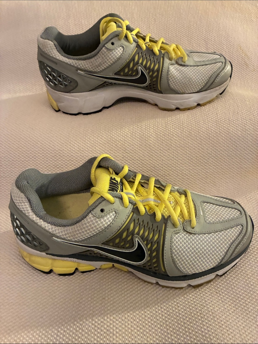 Nike Air Zoom Vomero 6 women’s Gray&Yellow Athletic Sneakers style:443809-107